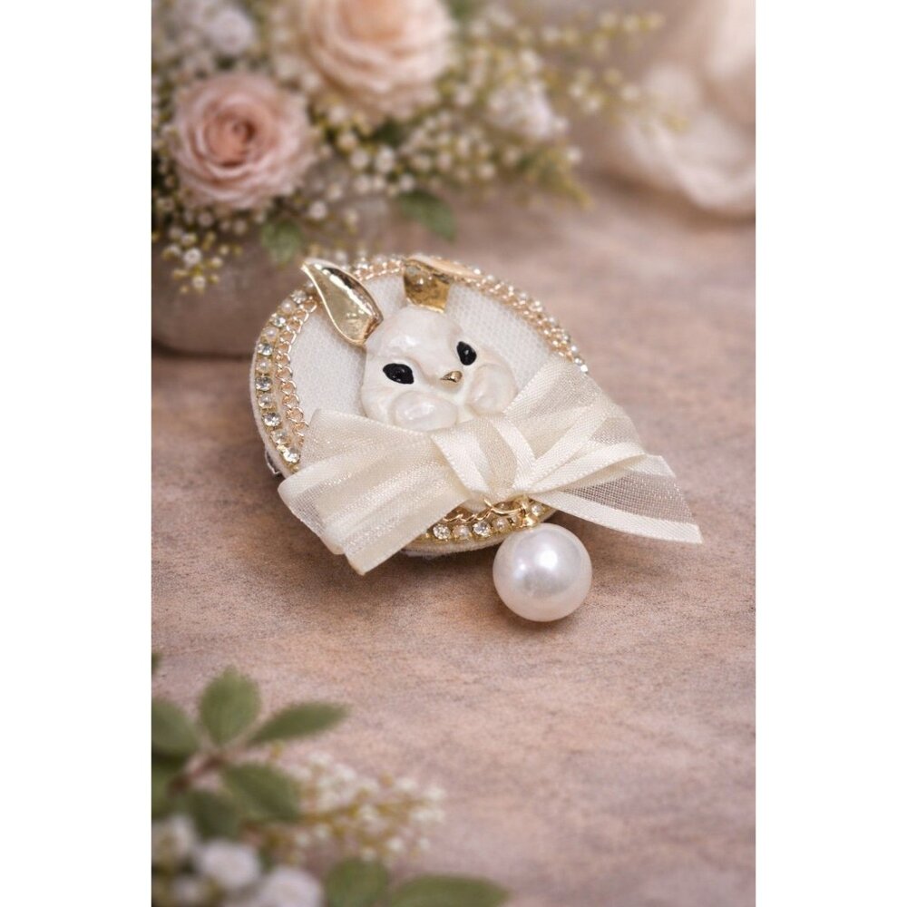 New VTG Style White Bunny Rabbit Easter Rhinestone Brooch Fashion Accessory